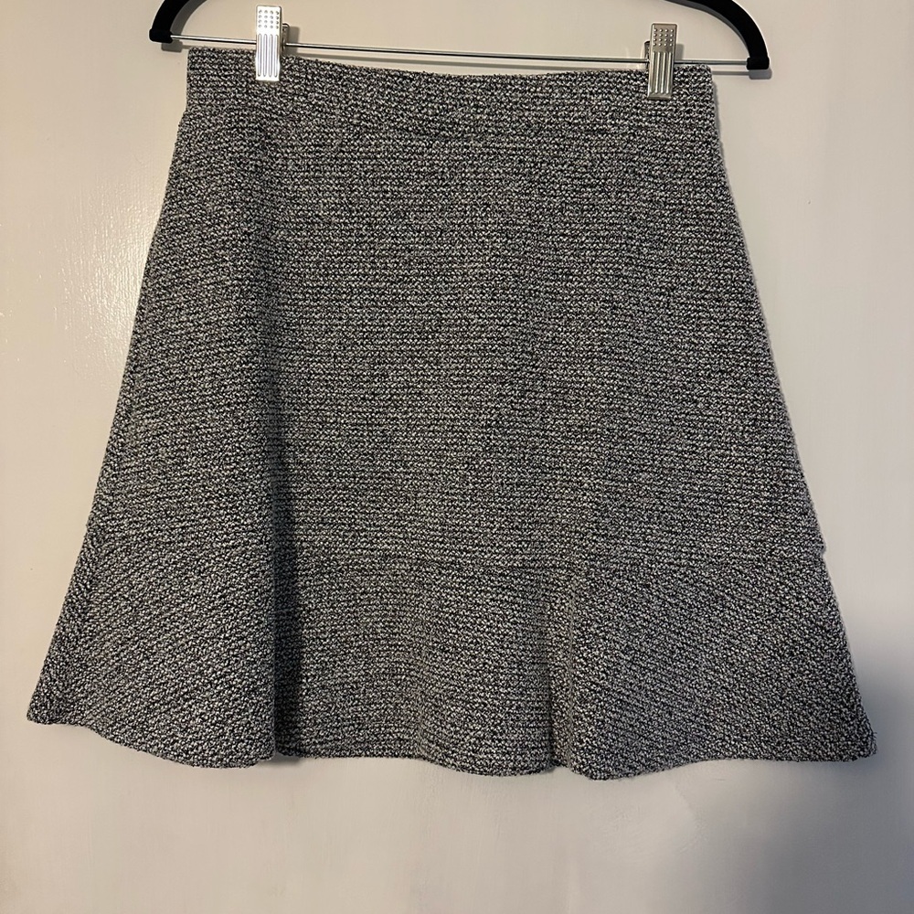 Women’s LOFT skirt, elastic waist. Size small. NWT.